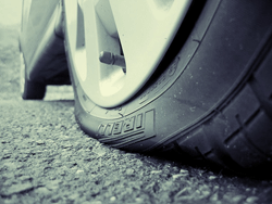 ремонт шины в дороге, прокол шины